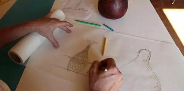 设计师在非洲做了个花篮，用来向天空借水