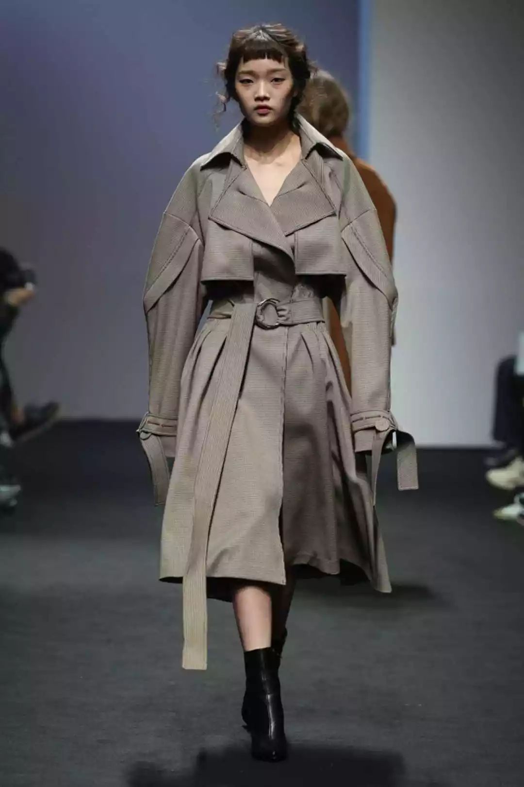 超长风衣怎么搭配才好看,长风衣如何显高显瘦