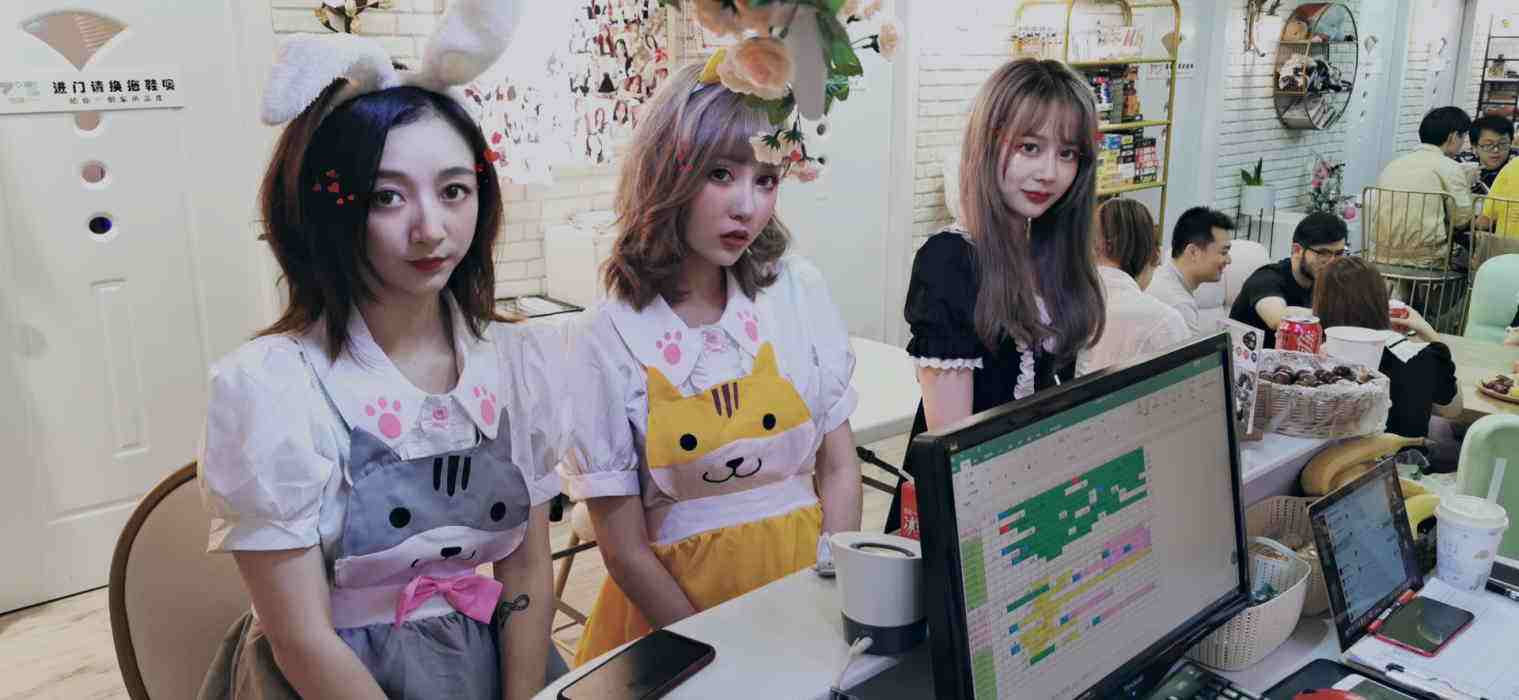 高中生或大学生去做“女仆”,孩子的价值观咋回事?想想家里父母