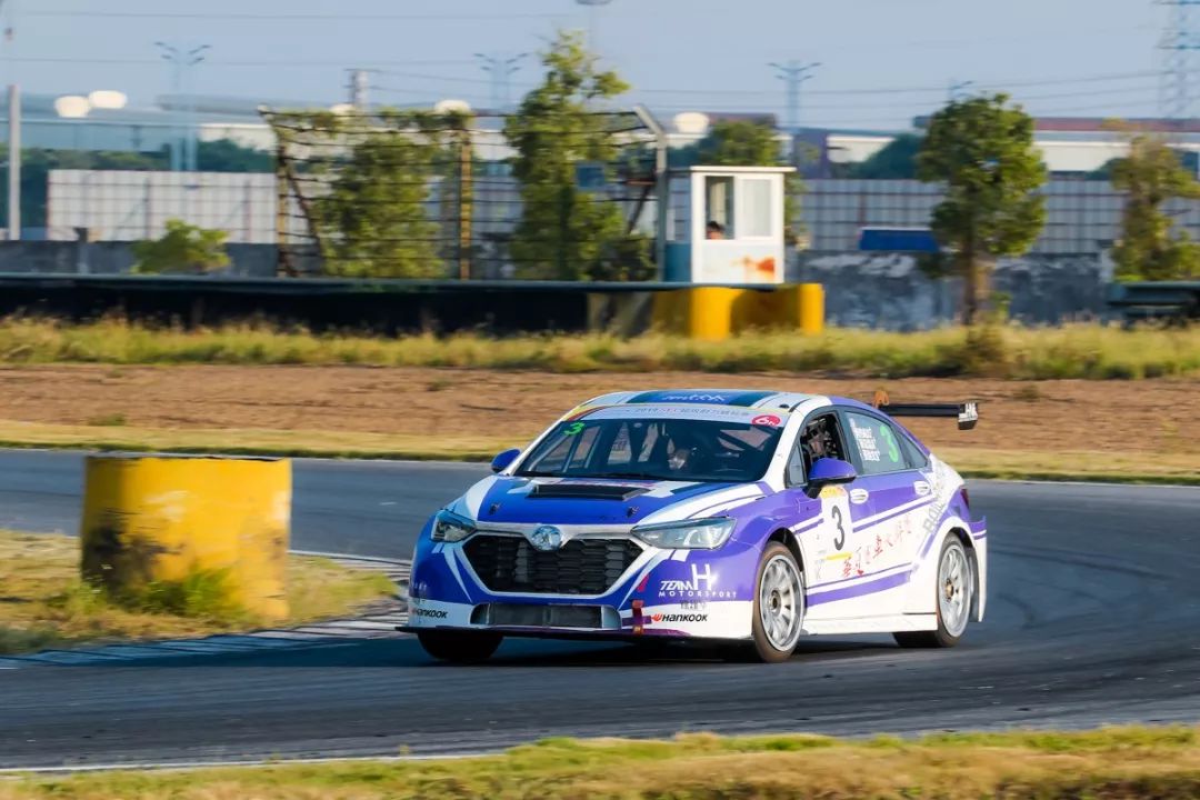 SEC广东R3排位激战,百威TPRRacing再夺杆