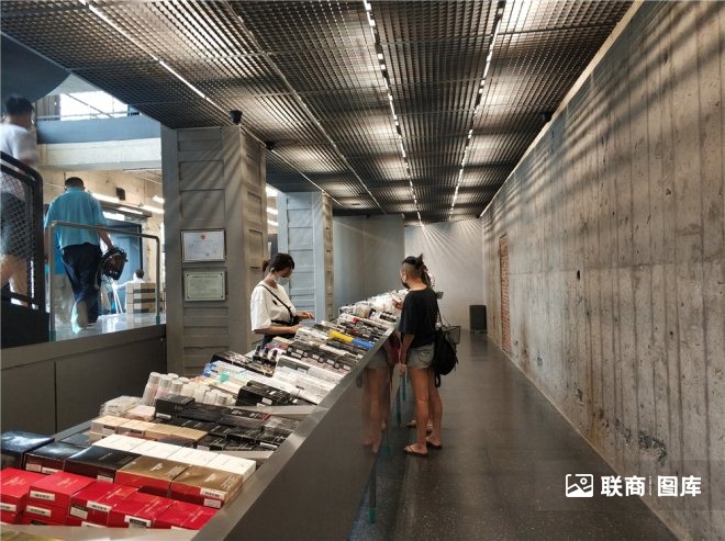 探访HARMAY北京三里屯店：美妆零售界闯入“搅局者”