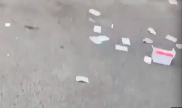 英国男子驱车四小时购买核酸试纸却遇上*市黑**假货，当场发飙怒骂