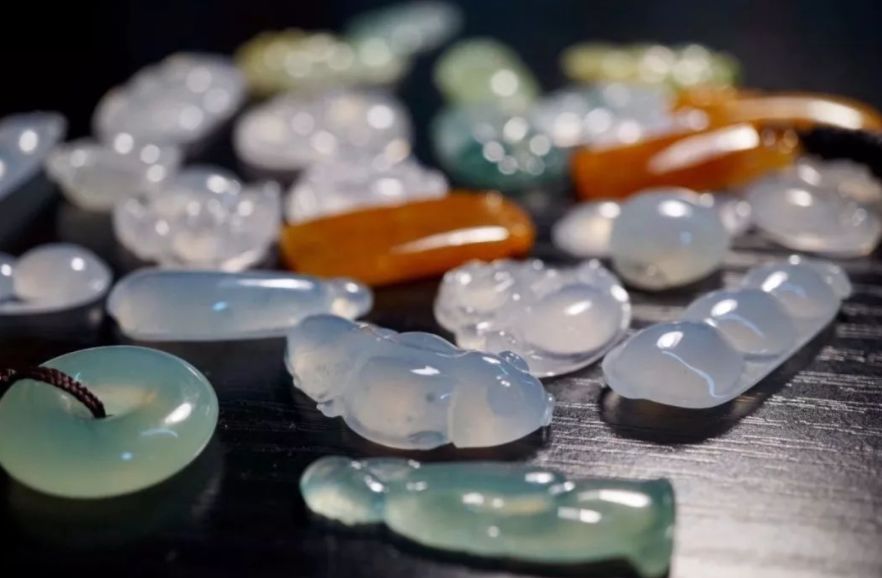 缅甸直播卖玉被整顿,关停买假翡翠原石直播