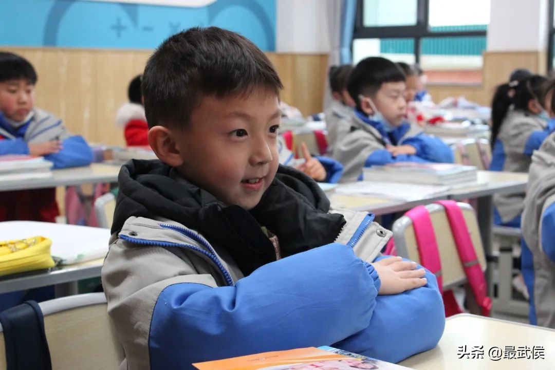 孩子开学生活步入正轨视频,开学后的校园生活