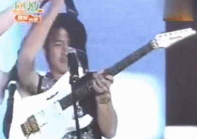 谢霆锋王菲复合后牵手视频,谢霆锋说不会结婚的视频