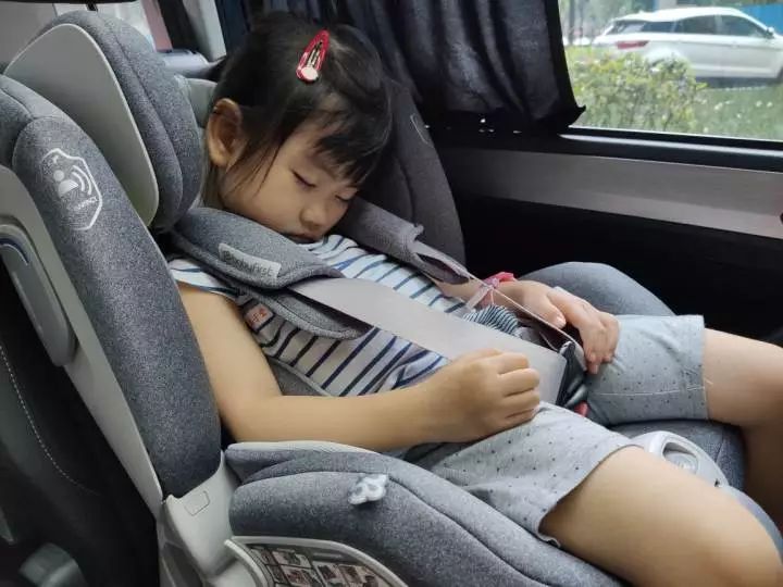 婴儿多大可以使用半躺安全座椅,安全座椅0-12岁可坐可躺测评