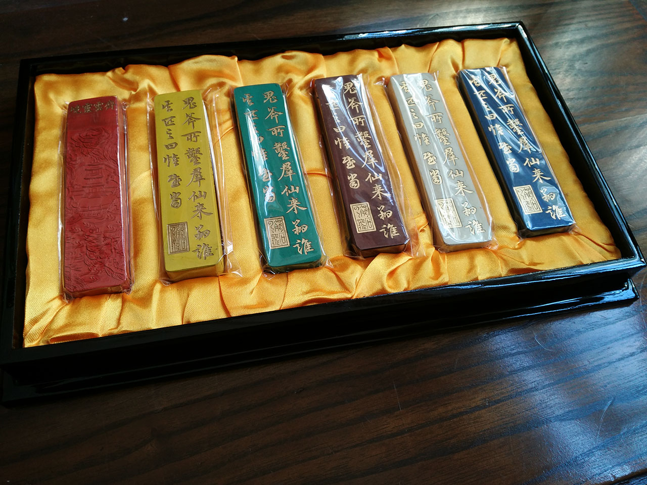 怎样去除国画上多余的墨,如何去掉国画脏污