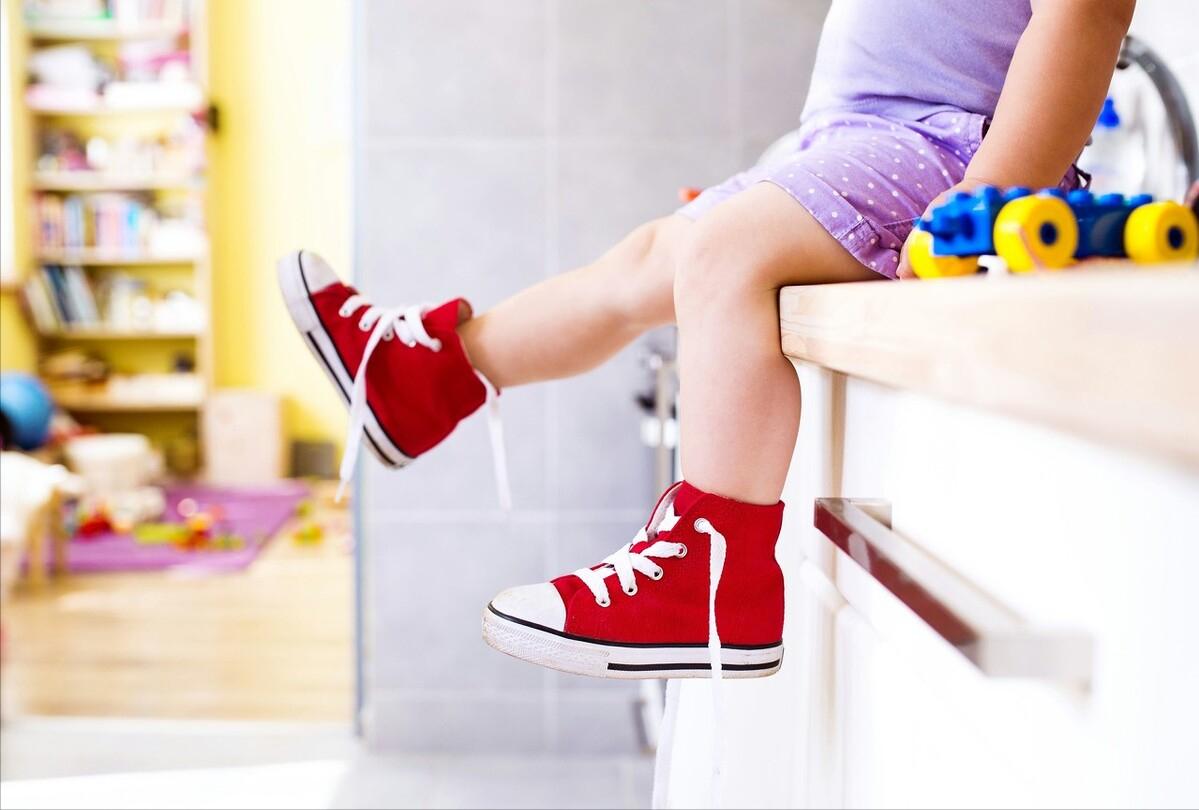 哪个牌子童鞋适合偏宽脚,童鞋品牌黑榜名单