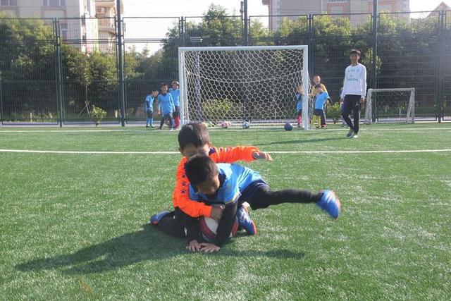 与梦想同行微队课,昆明青少年足球冬令营