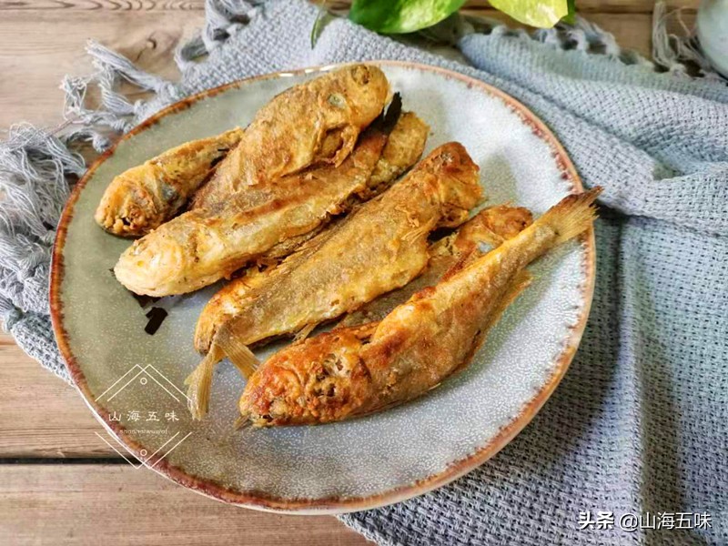 煎鱼如何保持酥脆,煎鱼技巧裹上面粉