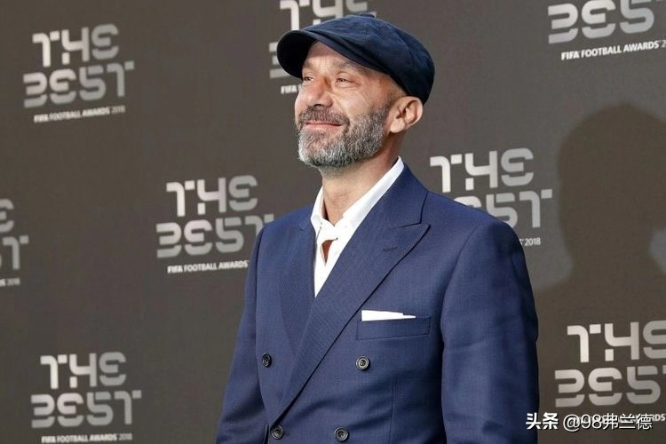 光头维亚利,光头队长出场完整版