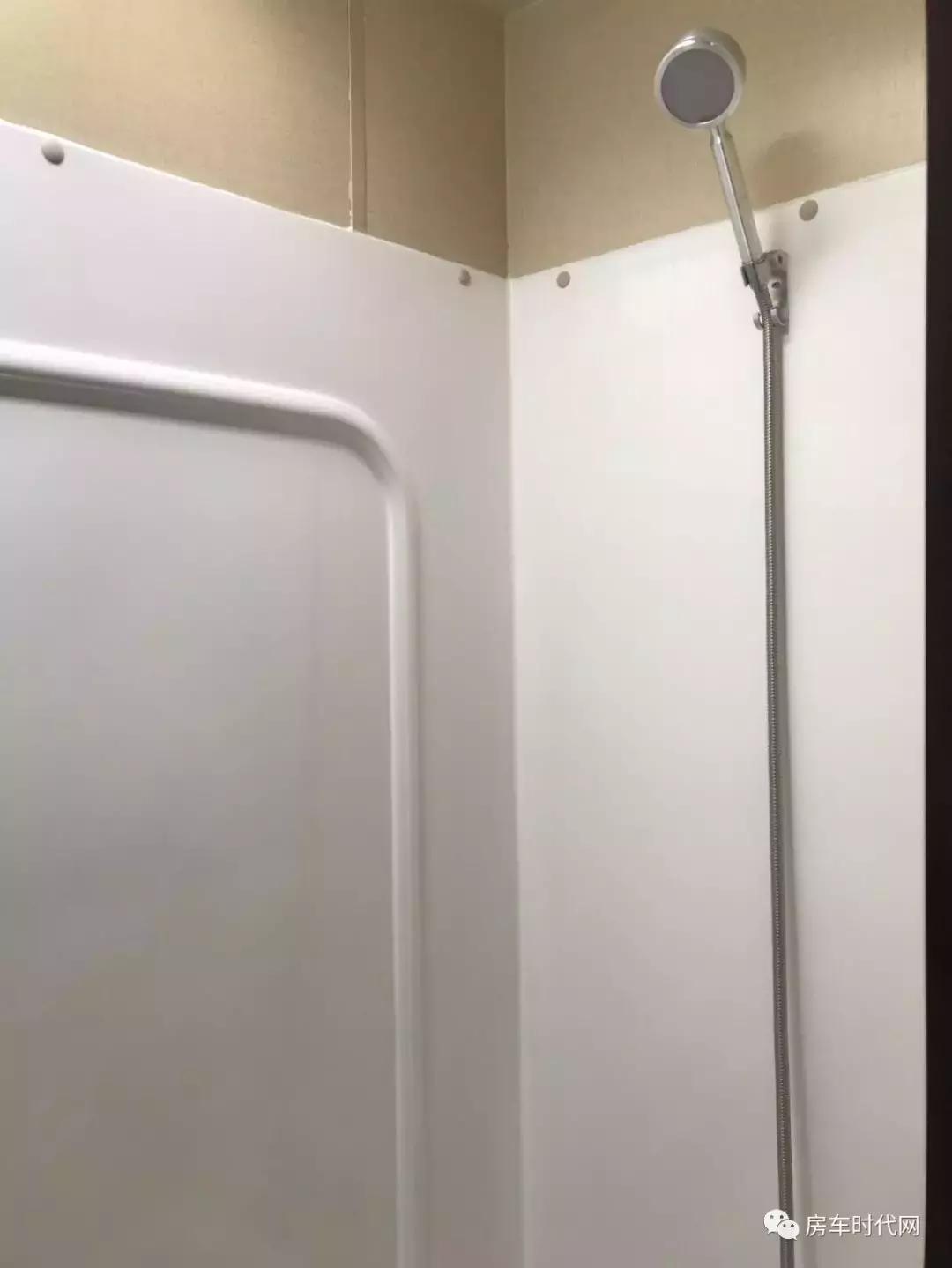 爱旅豪华双套间版拖挂房车,爱旅490拖挂式房车