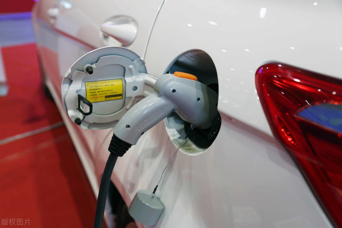 美国政府和马斯克闹掰！电动车购置税优惠4500美元，为何没特斯拉