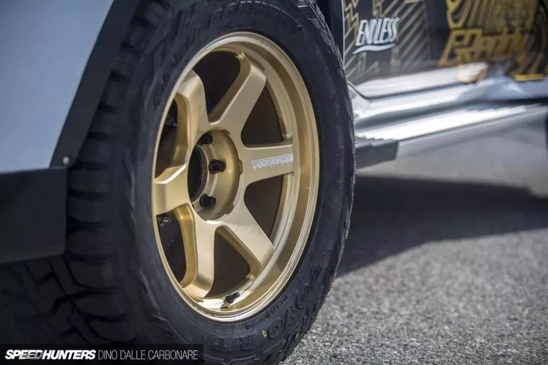 中东爆改2000匹途乐,中东改装途乐y61