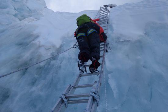 攀登者胡歌什么病,攀登者胡歌登顶了吗