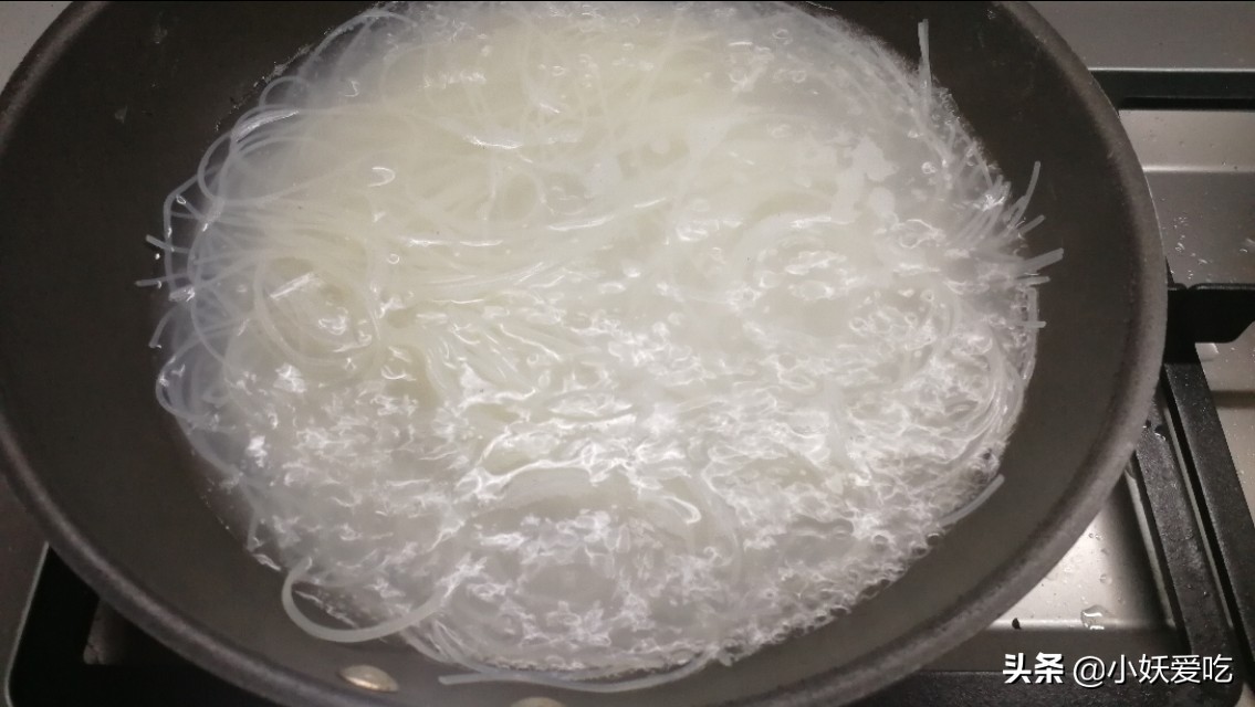 如何做一碗让湖南人难忘的米粉,早餐湖南米粉正宗的做法