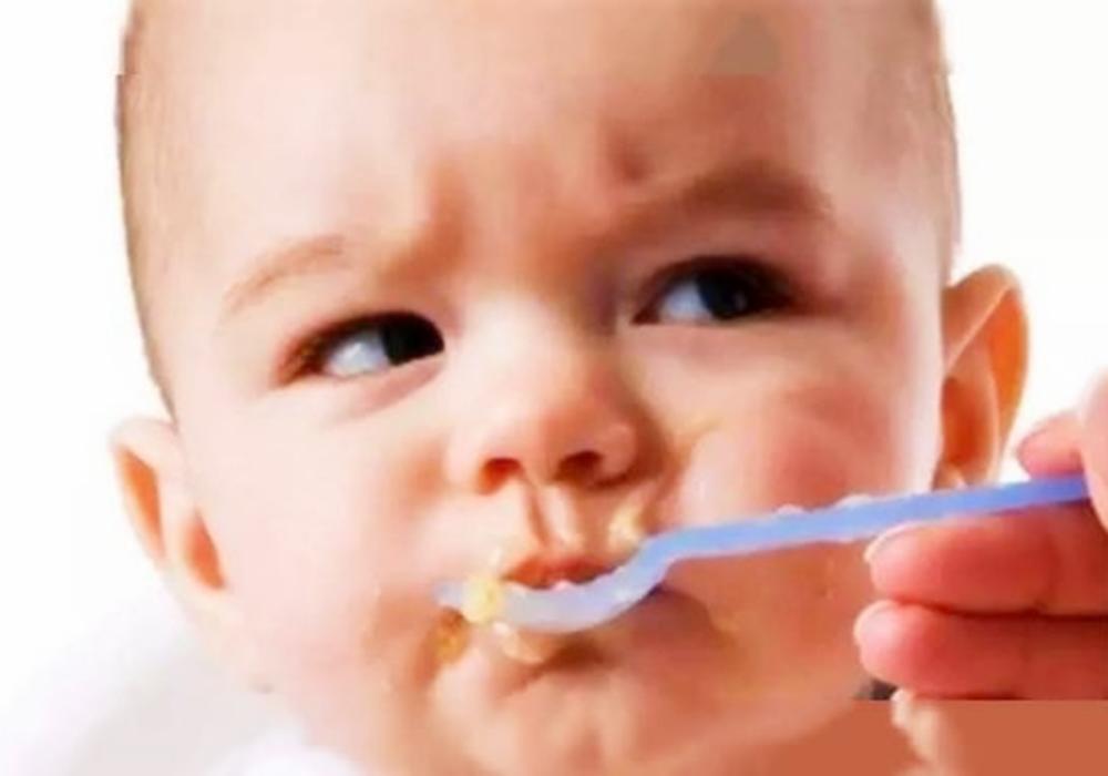 小孩挑食不吃饭家长如何应对,宝宝挑食不吃饭的危害