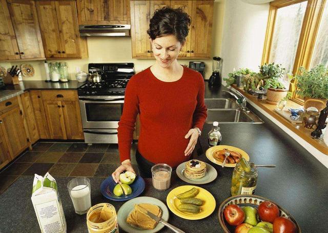 早孕期不敢吃油怎么吃,孕早期胃口不好怎么办