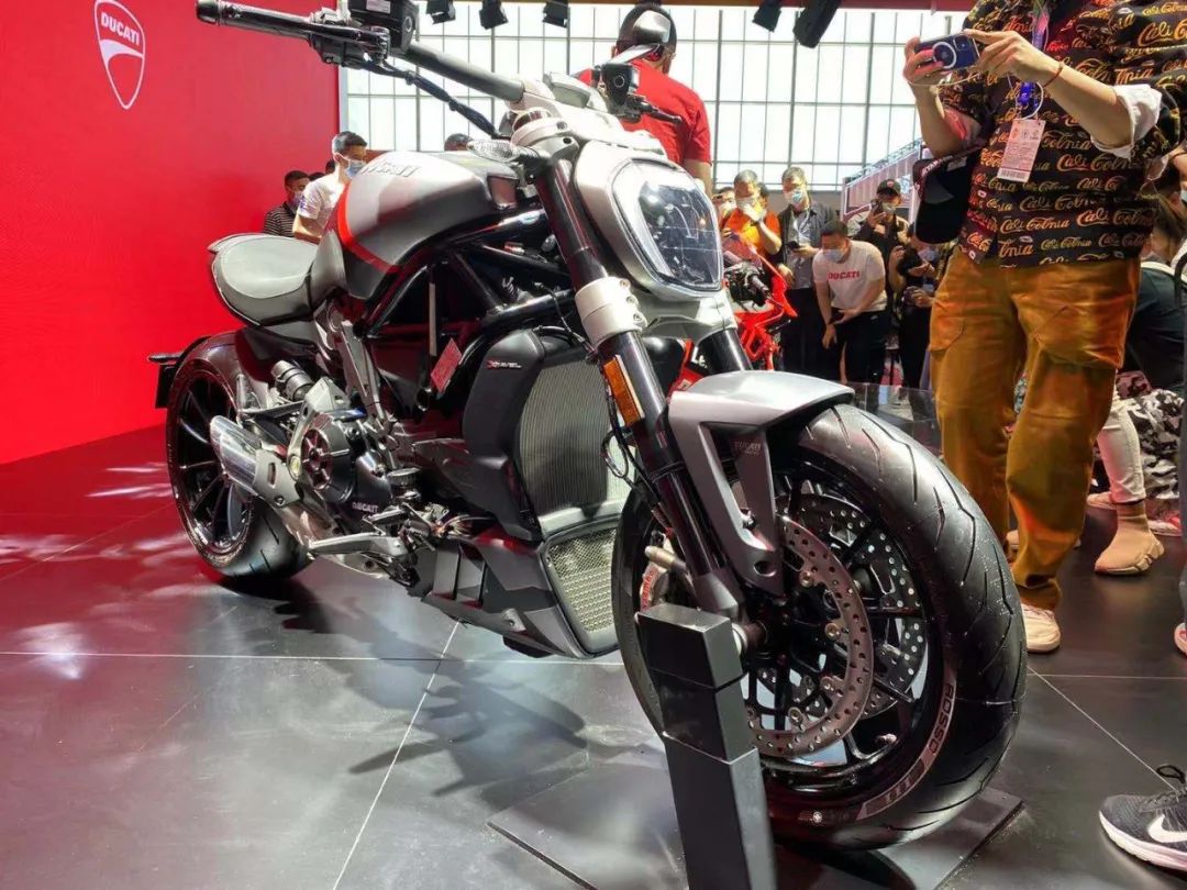 北京车展|杜卡迪大魔鬼新款售价263000元，Monster950也有亮相