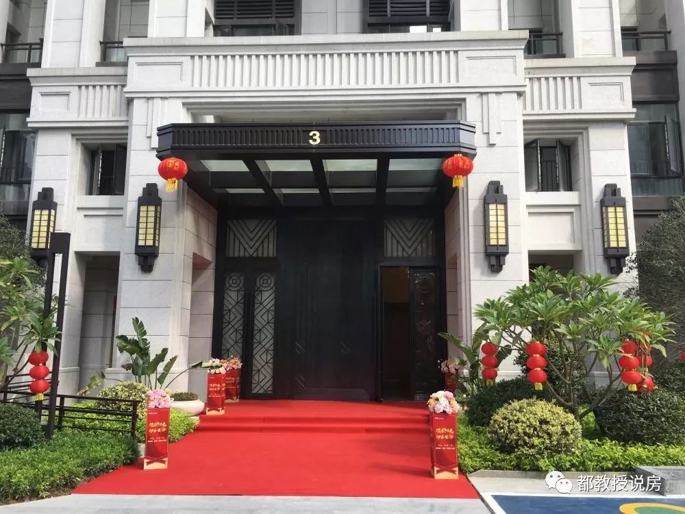 监控室导致大堂门变小，福州阳光城檀悦3号楼业主投诉“太心酸”