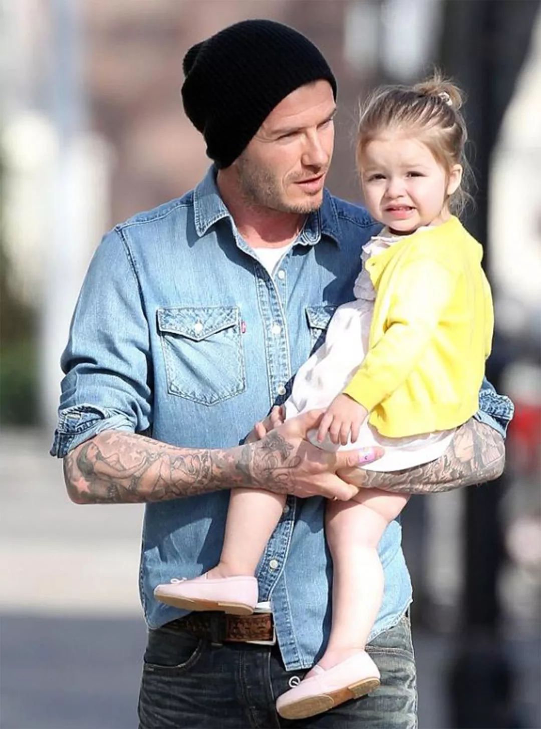 贝克汉姆42岁长发,贝克汉姆晒照为贝嫂庆生