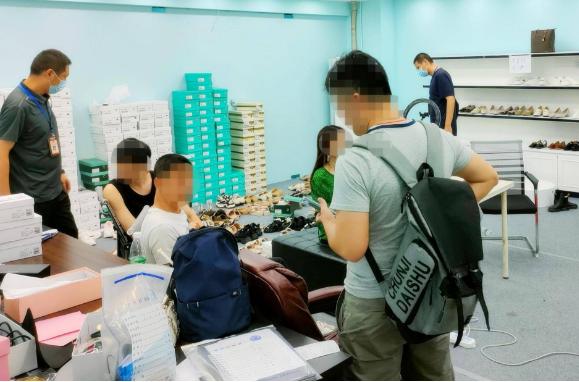 美女主播卖假化妆品被抓,直播卖假鞋被抓