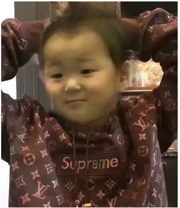 贝克汉姆儿子卖原味儿SupremexLV联名卫衣