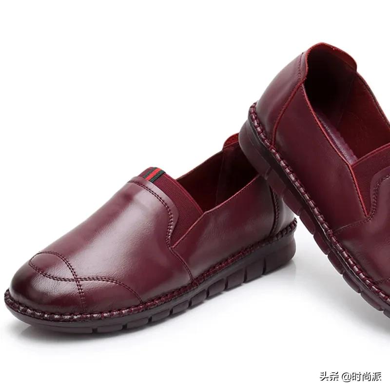 爆款软底鞋时尚百搭穿上显气质 (适合年轻人穿的潮鞋女款)