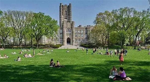 他是史上最牛推销员，平均每天卖2架飞机，退休获赠72亿美元礼物