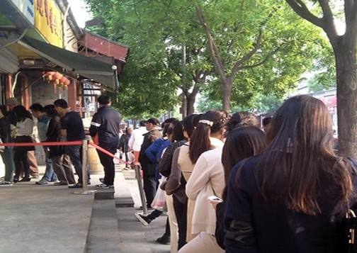 你买的可能都是盗版鞋，去的可能都是盗版店