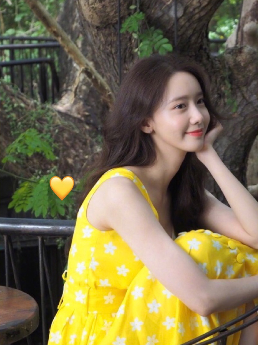 林允儿大风衣短裙穿搭,林允儿穿长靴的图片搜索