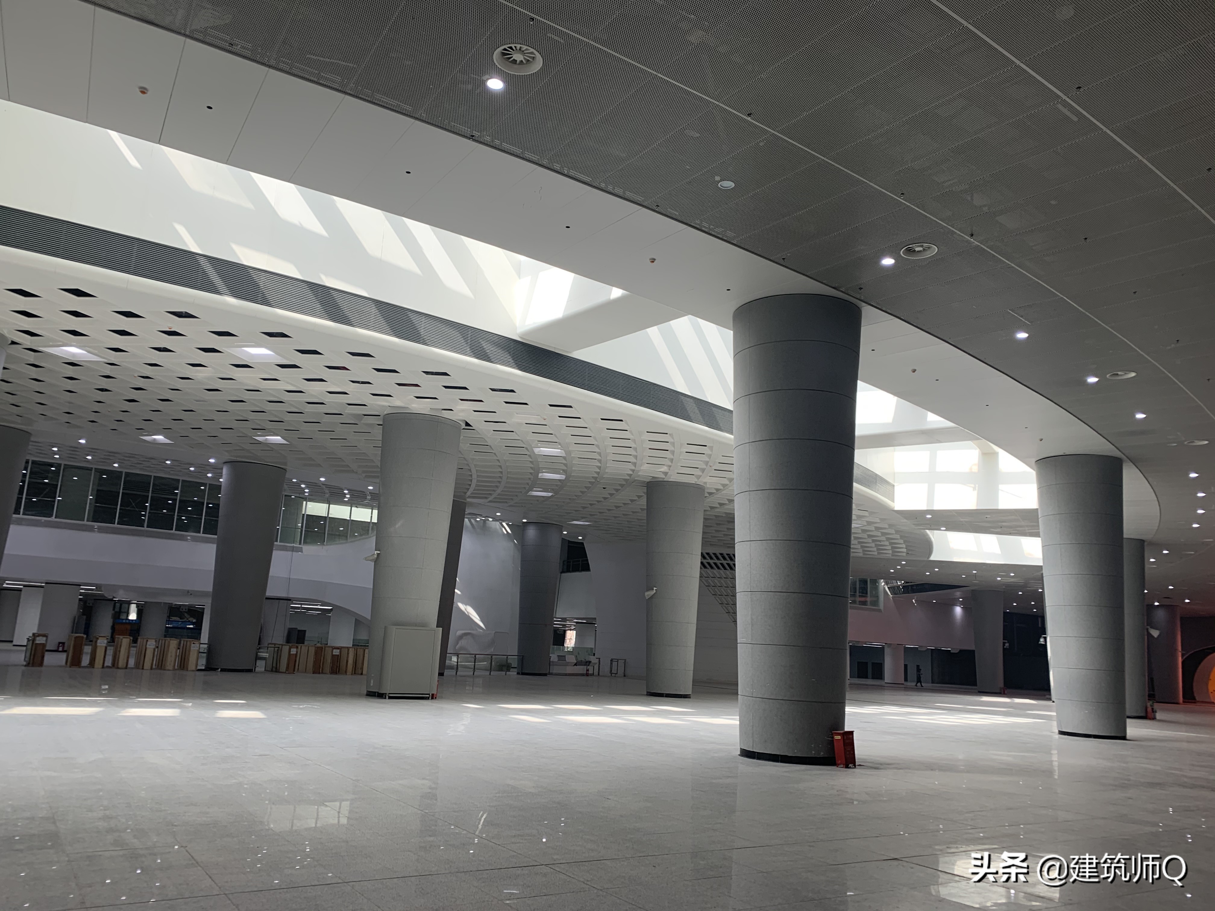 光谷地下综合体示意图,光谷综合体地下效果图