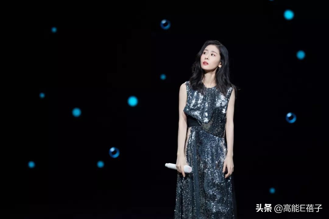 张碧晨哪吒片尾曲现场版,张碧晨五大封神现场歌曲