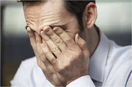 看手机用眼过度干涩痒,看手机用眼过度充血要治疗吗