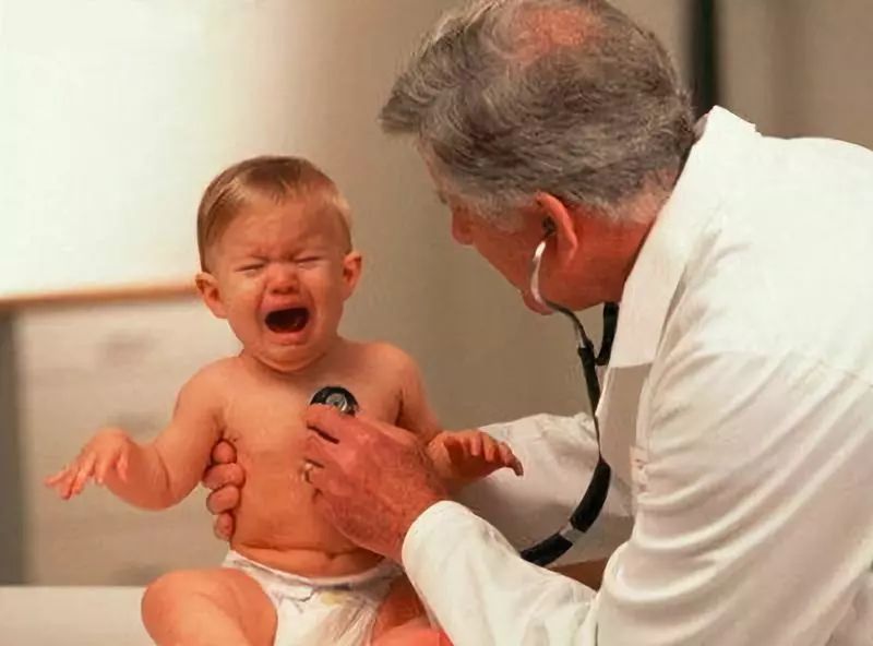 宝宝身上有不光滑胎记,宝宝身上胎记不哭就没有