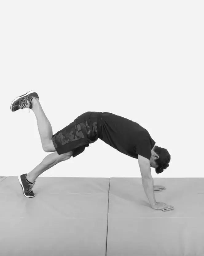 倒立的正确姿势及好处,倒立对身体的好处