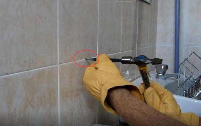 瓷砖打孔总开裂，老师傅：做好这4步开孔平整不裂砖，省力又美观