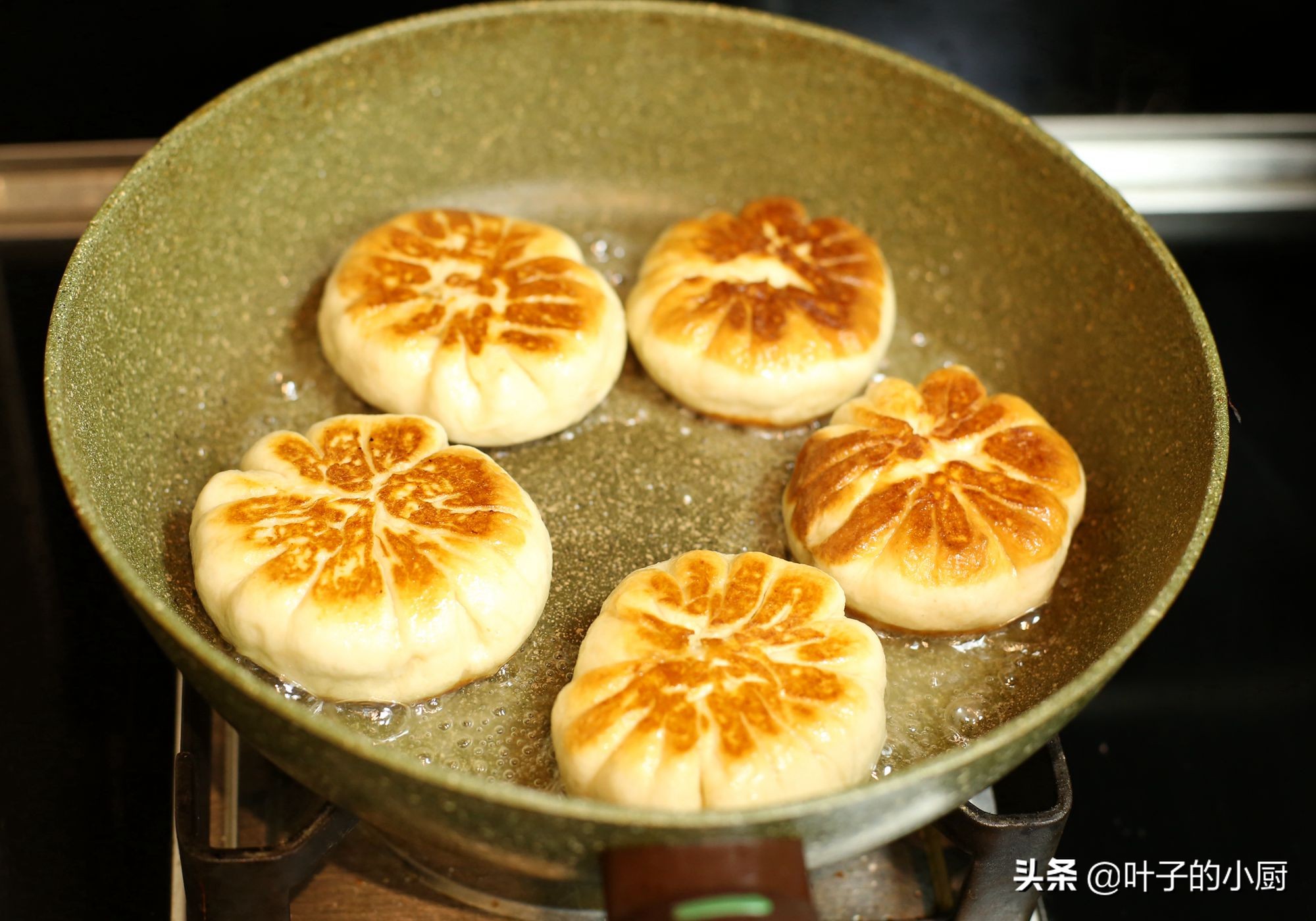 做馅饼咋做好吃,早餐薄薄的馅饼怎么做的