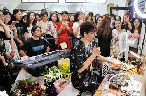 刘宇宁在直播谈参加歌手的委屈,刘宇宁是怎么登上歌手舞台的