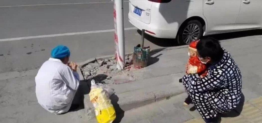 “疫”场爱的姿势期待零距离丨英雄的城市英雄的人民