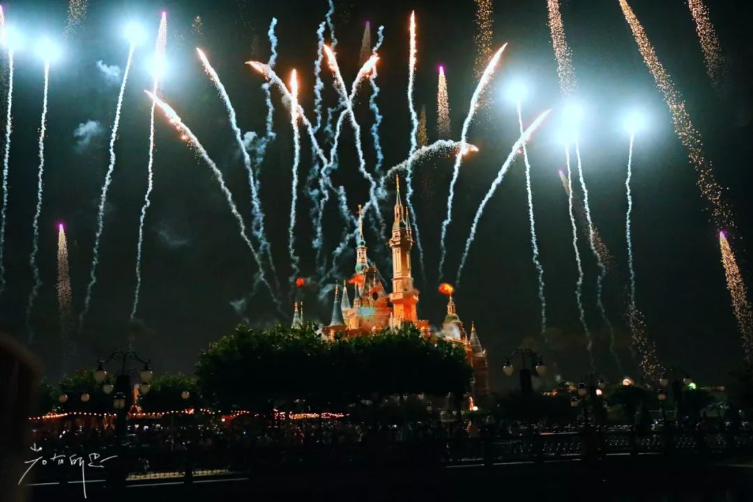 暑假两个人旅游要花多少钱,暑假两人去迪士尼多少钱