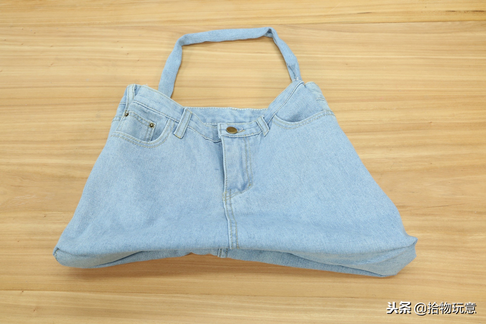 破旧裤子怎么改造裙子,破旧的裤子怎么改