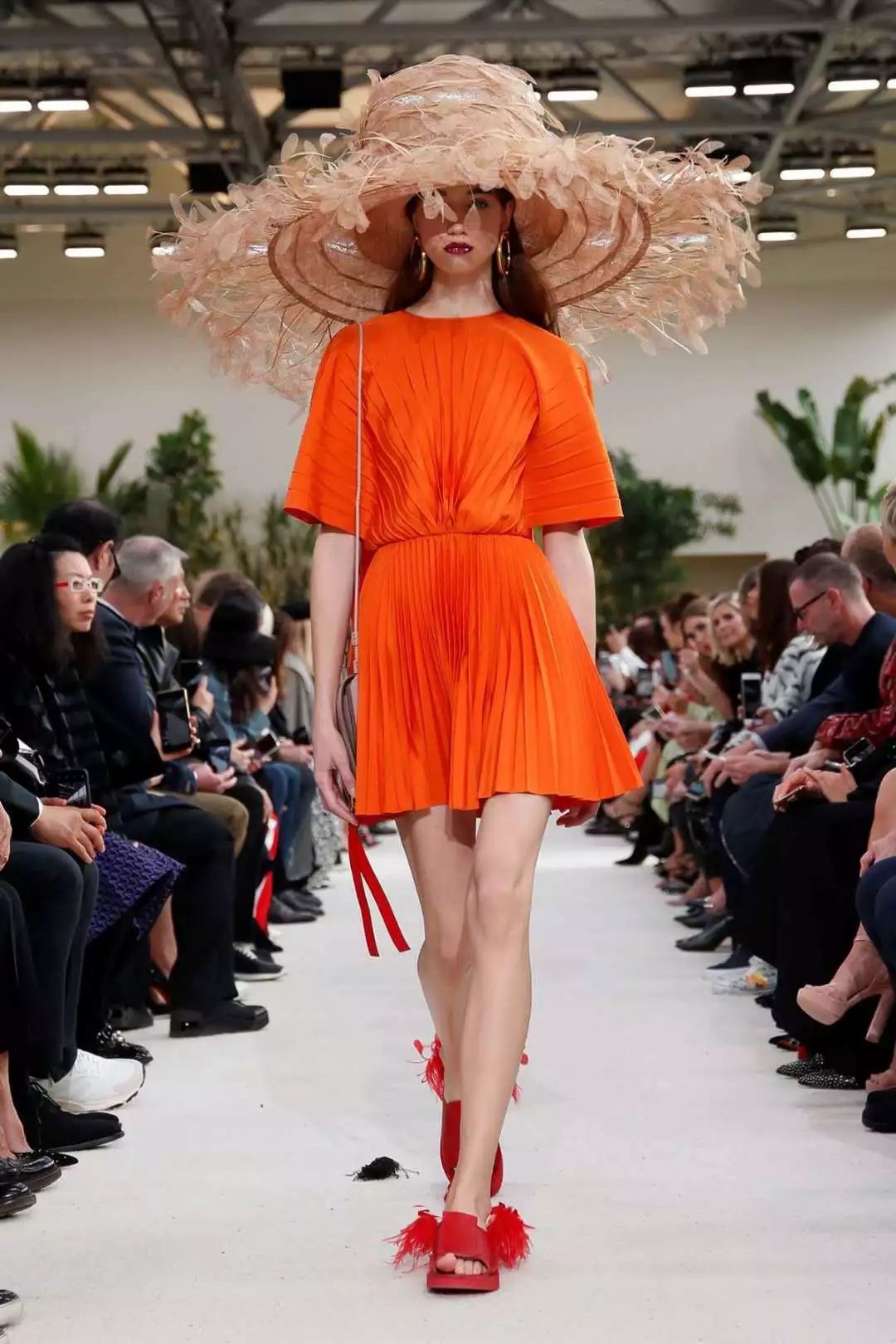 天气也太太太热了，这里有18双仙女拖让你美得不接地气！