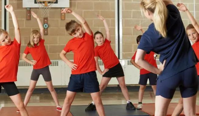 运动前的热身操完整版,4岁孩子运动前热身