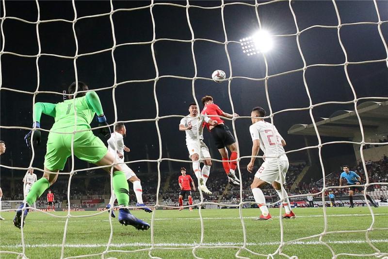 中国男篮五星级酒店巧遇国足，网友的调侃令人捧腹，有一句最阴损