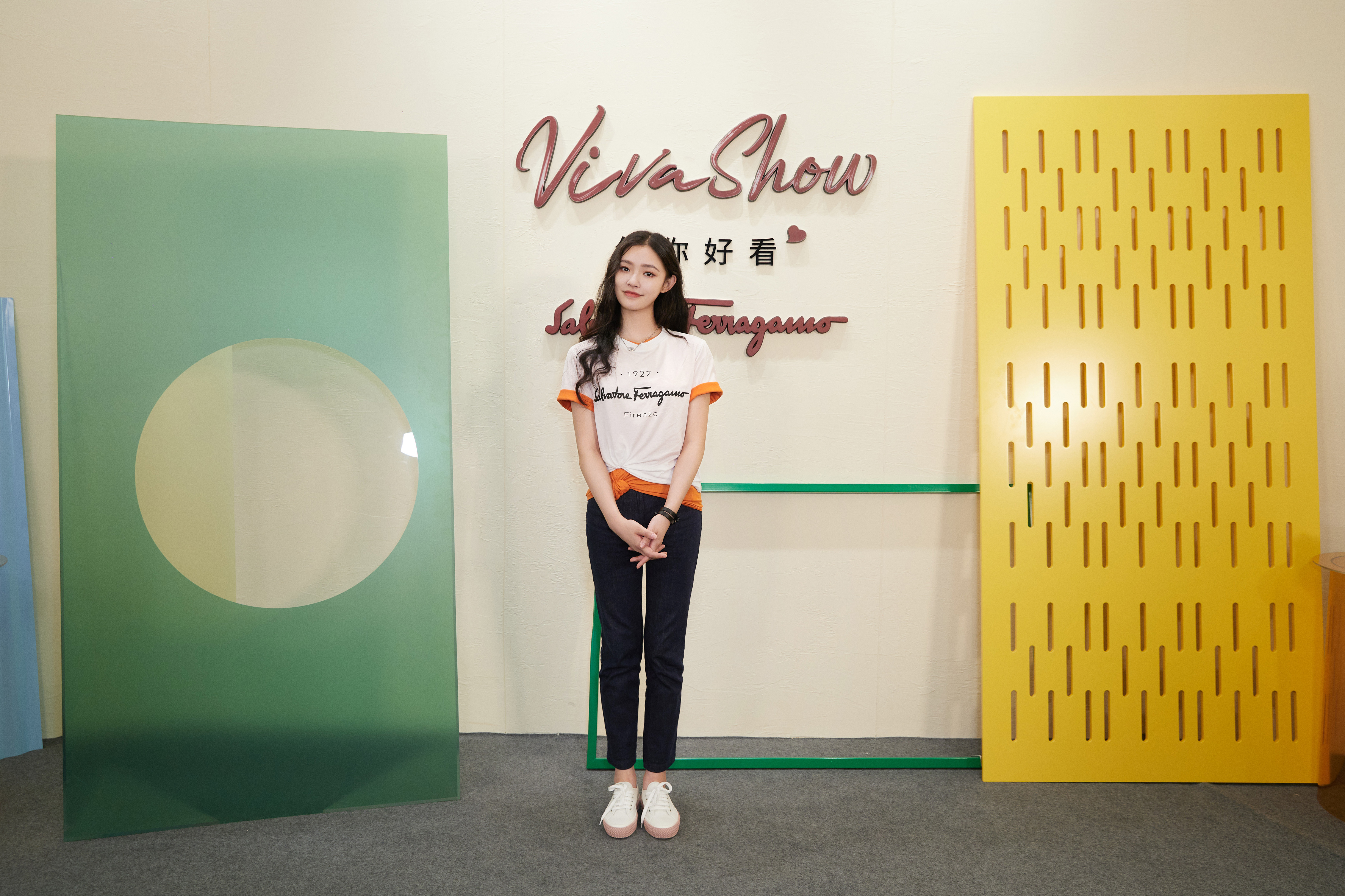 菲拉格慕vivashow直播首秀,菲拉格慕2021巴黎秀场