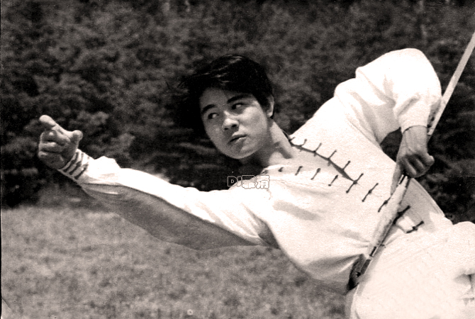 罕见老照片80年代男星,80岁老戏骨全部照片