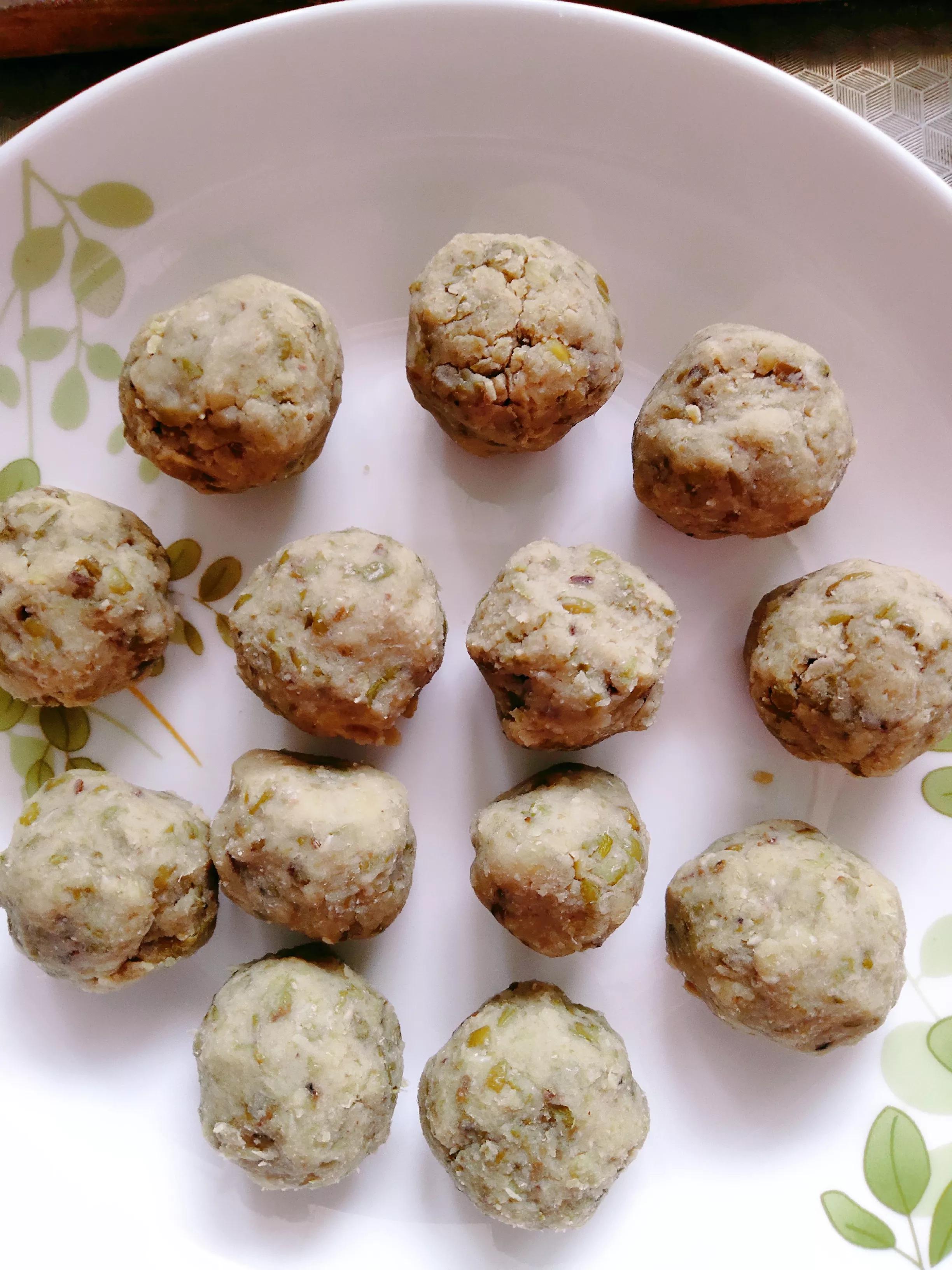 孩子最爱吃的绿豆饼家里就能做,大人小孩都爱吃的简单软皮绿豆饼