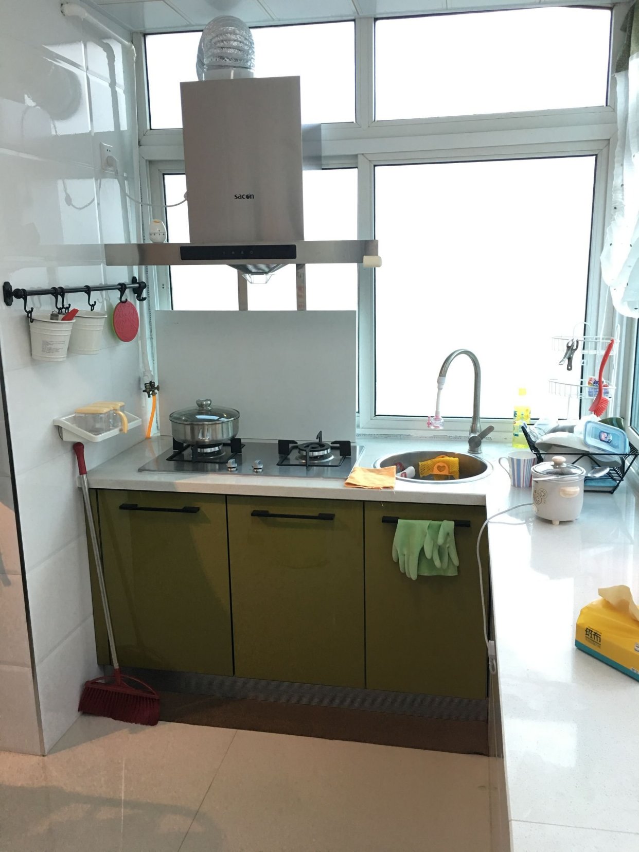 侧吸式和顶吸式油烟机哪种更实用,顶吸式和侧吸式油烟机哪个好用