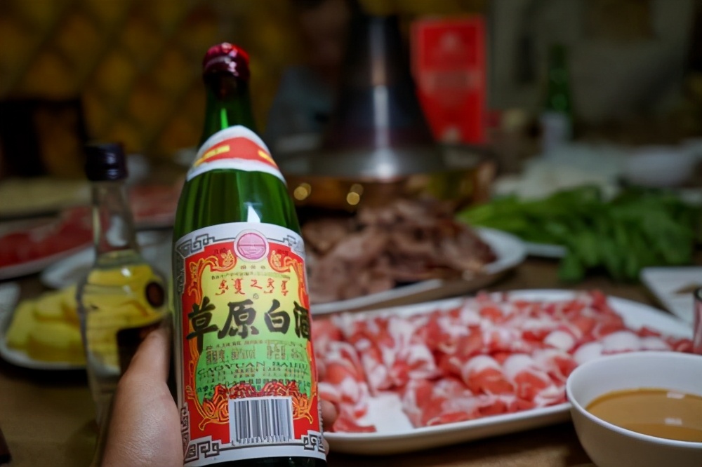 白酒什么味的好喝清香酱香,100元什么白酒好喝不贵上档次